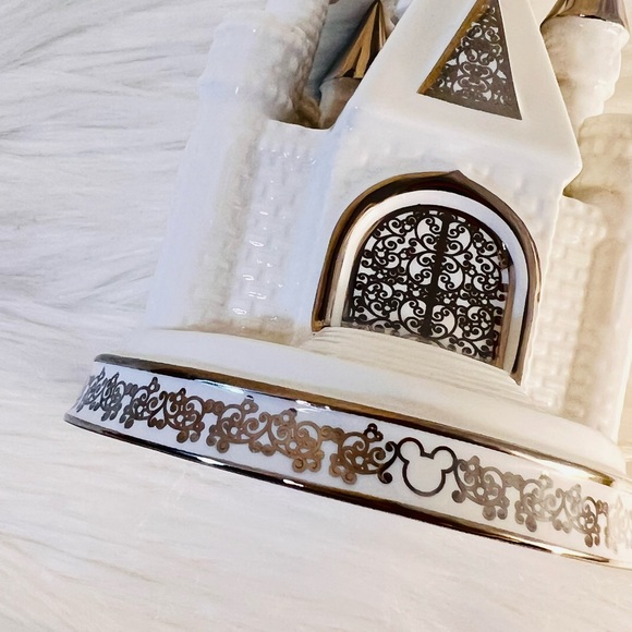 NEW Disney Fantasyland‎ Castle Figure - Picture 5 of 9